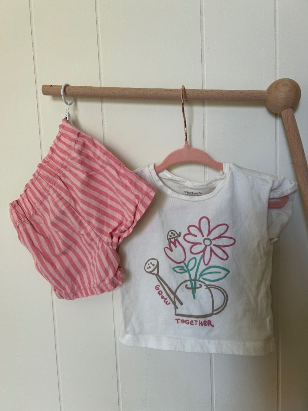 Carter’s flower outfit, shorts and tshirt, girls size 6 month